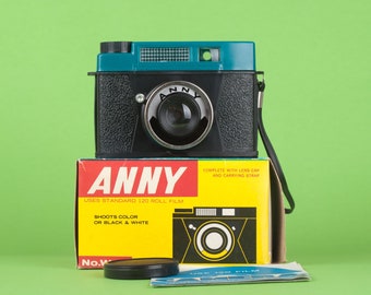 Lomography camera ANNY in great condition! DIANA all plastic clone. Comes with original box straight from 60s Retro look. Large format. LOMO