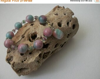 ON SALE Vintage Tumbled Stones Czech Glass Magnetic Closure Bracelet 63017