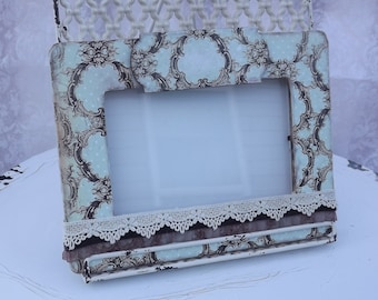 Shabby chic picture frame with lace.
