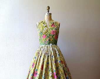 1950s halter dress . vintage 50s border print dress