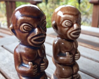 Vintage Pair of Tiki Salt and Pepper Shakers Luau Beverly Hills / salt and pepper shakers vintage Tiki