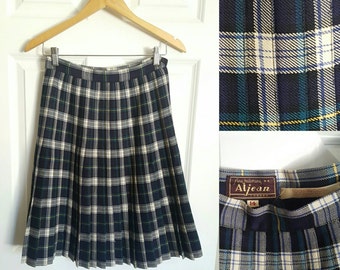 Aljean from Alaska wool school girl pleated knee length skirt size small