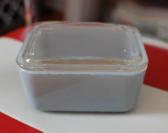 McKee Gray Refrigerator dish with lid, small