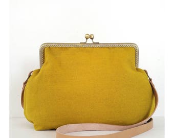CLAC-Vintage Click Bag in fabric, handmade. Retro style shoulder bag with snap closure.