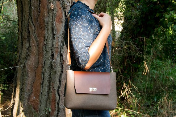 Felt and leather mini FLAP BAG, leather strap, taupe, brown, crossbody bag, 100% wool felt, made in Italy