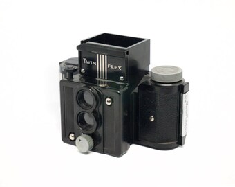 Univex Twinflex compact TLR camera, uses #00 Univex film