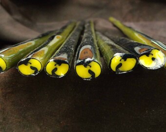 Boro Wu Tang millie / murrine - 3 dollars per gram, 33 coe, jet black and canary, with a clear layer.