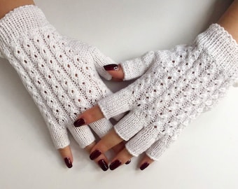 Hand crochet fingerless women's fashion gloves / hand made item / fashion gloves for women / hand crochet gloves / white