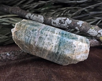 Large hexagonal aquamarine crystal from China (2.58") - aquamarine crystal, columnar aquamarine, raw aquamarine, aqua marine, blue beryl