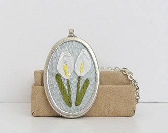 Calla lily necklace, embroidered jewelry, silk ribbon embroidery, 6th wedding anniversary, silk ribbon flower necklace, botanical necklace