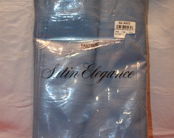New Old Stock Bardwil Lt Blue Tablecloth 60 x 120 Oblong