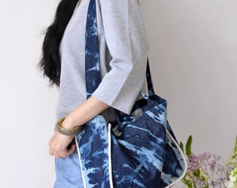James top handle shoulder bag. Blue jeans denim shoulder bag. Acid wash denim handbag. Style154/Ready to ship