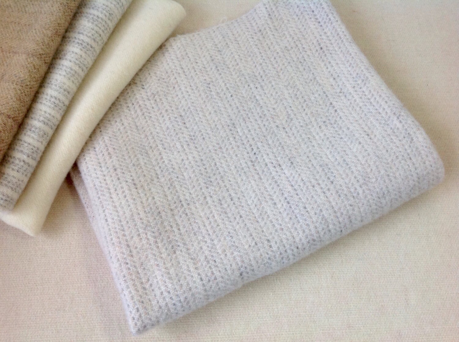 Fat 1/4 Yard, Tiny Texture White and Gray Wool Fabric, J602, Off White
