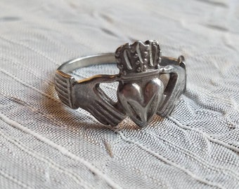 Vintage Sterling Silver Claddagh Ring Band or Wedding Band 1980s Accessory Love Friendship and Loyalty Irish Size 7
