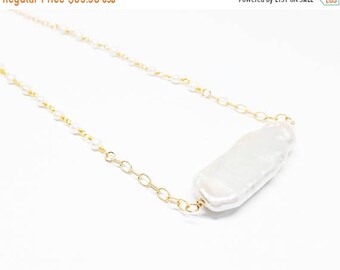 ON SALE Freshwater Pearl Gemstone . 14k Gold Filled Pendant Necklace . Lustrous White Pearl Necklace . June Birthstone . Free Shipping . N16