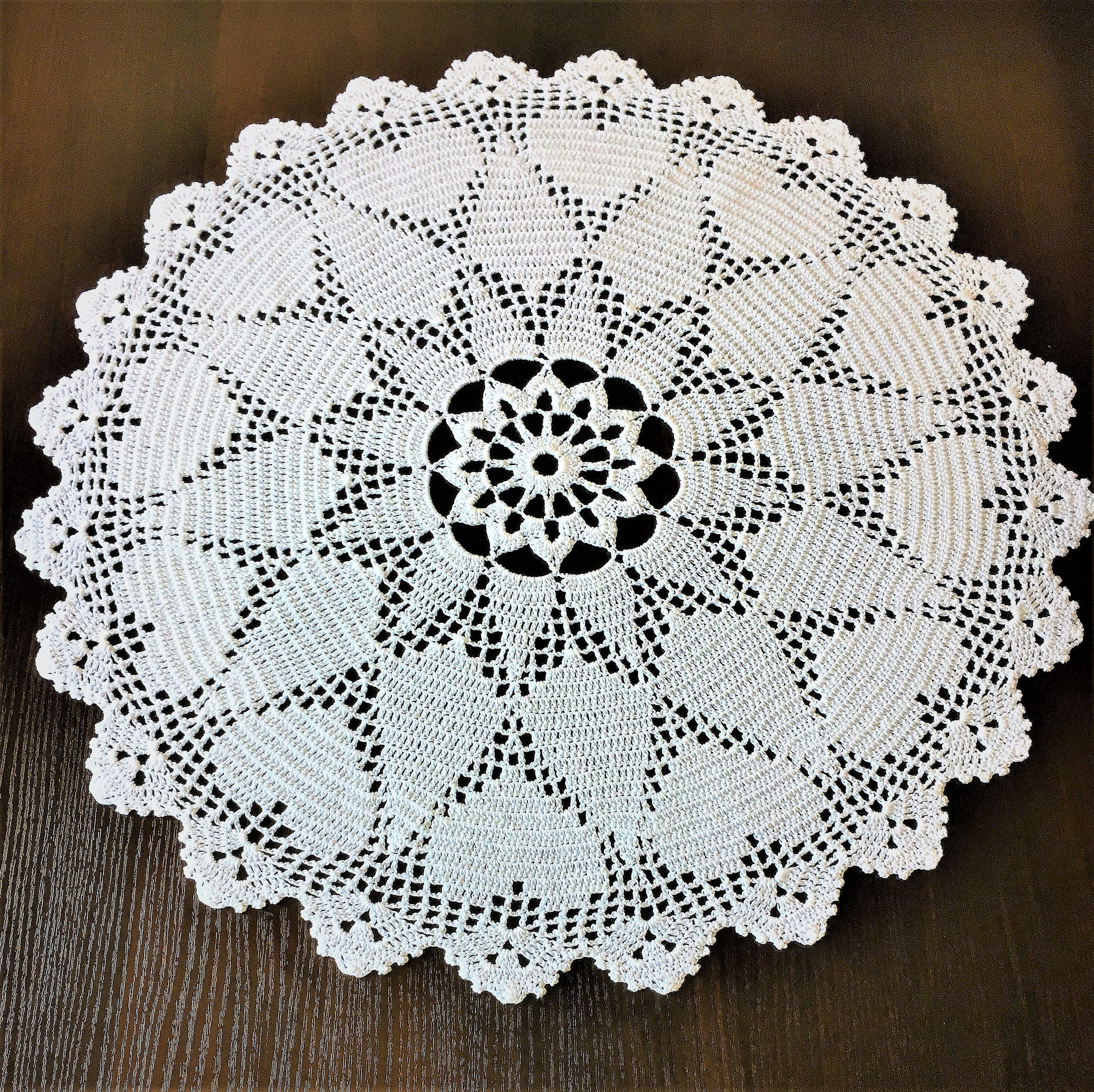 Table mat Centerpiece Doily Round table cover Vintage