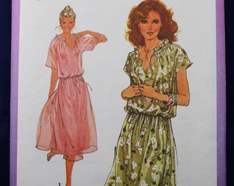 Dress Sewing Pattern in Size 10 - Simplicity 8588
