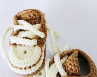 Baby Boys 3-6 Months Converse Style Shoes / Crochet / Handmade / Brown and White Boys Booties / Photography / Baby Shower / Gifts