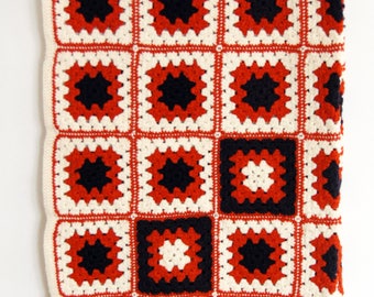 Vintage Crochet Afghan // 70s Granny Square Blanket // Vintage Throw