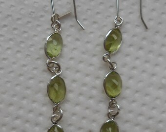 Hallmark Sterling Silver Sri Lankan Green Peridot Dangle Earrings (E20/8)