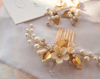 Bridal hair comb Golden wedding hair comb Hair comb for wedding Bridal headpiece Bridal comb with clay flowers Wedding hair accessories