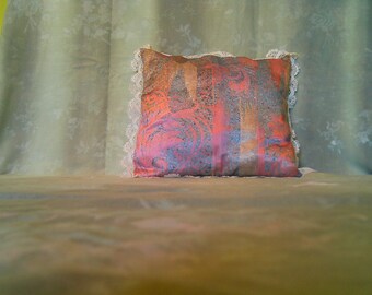 Mother's day: pillow with antique bobbin lace satin