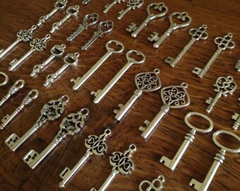 Keys to the Kingdom - Skeleton Keys - 75 x Antique Silver Vintage Skeleton Keys Set Silver Key Charms Key Pendants Wedding Favor