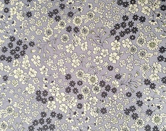 Coupon 53 x 110 cm fabric ruffled flower