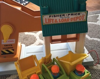 Fisher Price Little People Play Family Lift and Load Depot No 942