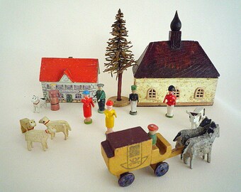 Ref076 VINTAGE ERZGEBIRGE PUTZ Village 13 Pcs, Church, School, Postal Coach, Pine tree, Figures, Animals, Christmas, Germany 1930/s