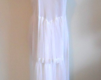 Vintage Bridal White Long Nightgown ~ 1980's Nylon & Chiffon Nightgown ~ Vintage White Nightgown ~ Wedding ~ Honeymoon ~ Glamorous ~ Lolita