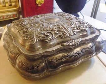 Vintage rococo jewlery box