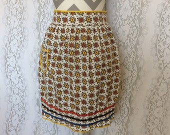 Cute vintage 70's yellow floral apron