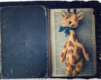 Artist Pattern Giraffe by Medveduska 6.5inch