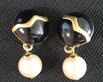 80s Vintage Round Black Gold Chevron and Pearl Clip on Earrings