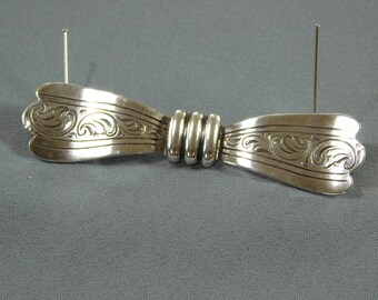 Silver Bow Brooch by Teka/Handarbilt