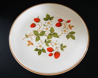 Vintage Sheffield Strawberries 'n Cream Plate - dinner plate, 308 - 1970s - red berry, beige, stoneware, microwave-oven-dishwater safe