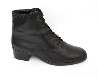 EU 40 - Black ankle boots womens size 6,5 / US 9 - 1990s vintage shoes for women - 90s boots black booties - lace up shoes - combat style
