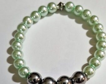 Silver Balled Green Gloss Bead Bracelet