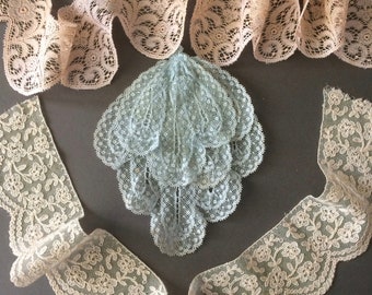 3 small items of vintage lace.