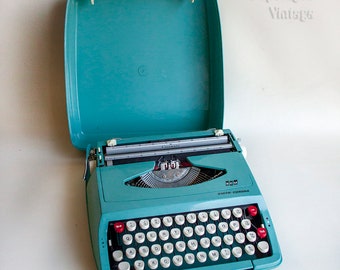 Vintage Retro 1960s/70s SCM Smith Corona Corsair Aqua Blue Portable Typewriter in Case.
