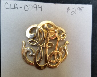 shoe clip w/ cursive lettering monogram