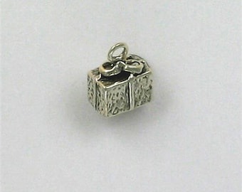 Sterling Silver 3-D Wrapped Gift or Present Charm