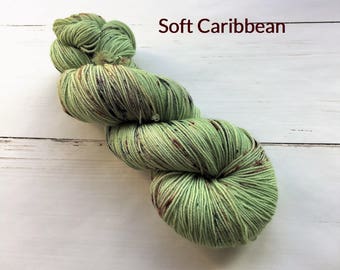 Soft Caribbean with speckels - Handdyed yarn - 100% superwashed Merino wool 100g / 400m