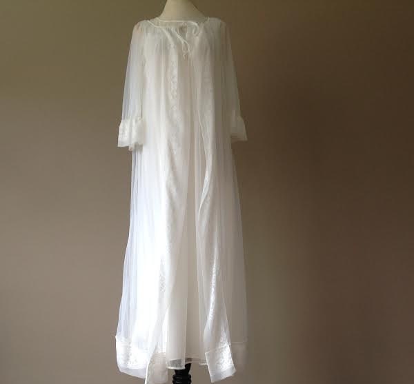 M / Bridal Lingerie Set / Bride Dressing Gown Peignoir Robe