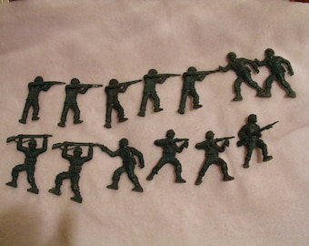 Reduced 13 Vintage Green Plastic Army Men Toys 1950's