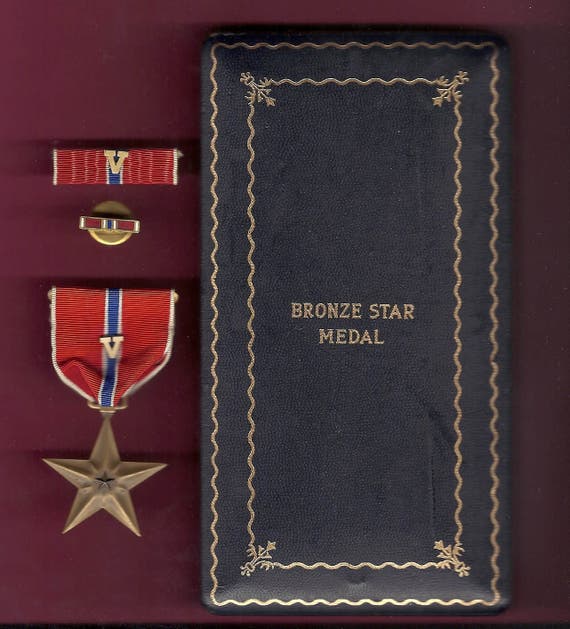 WWII WW2 Vintage US Bronze Star Medal with Case