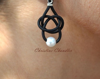 Leather and Pearl Earrings 1 Pearl Friendship Knot Black