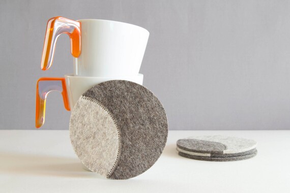 Set of round felt coasters / light grey felt coasters / grey coasters / modern design / round coasters / wool felt / home decor