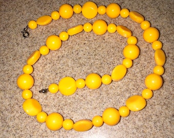 Vintage bright YELLOW beaded necklace